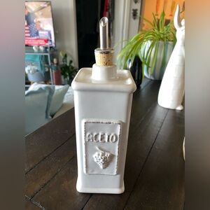 Vetri Olive Oil decanter.        NEW